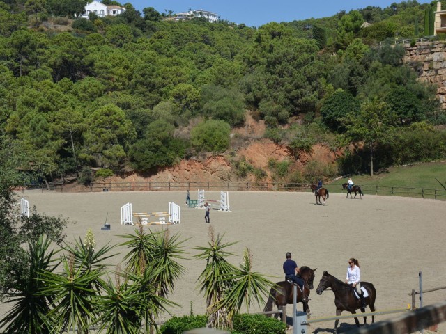 4 Bedrooms Villa in Benahavís