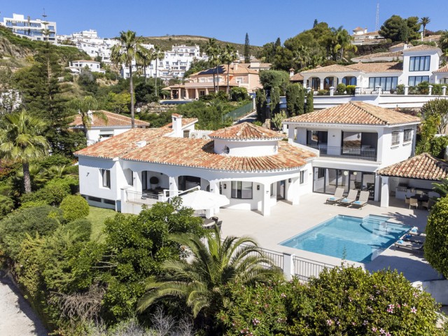 5 Bedrooms Villa in Benahavís