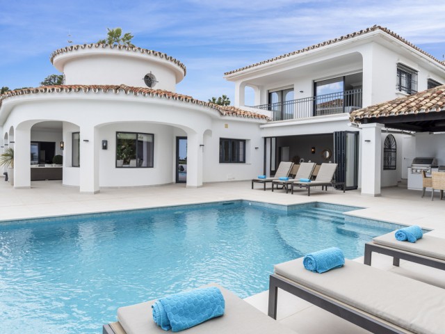 5 Bedrooms Villa in Benahavís