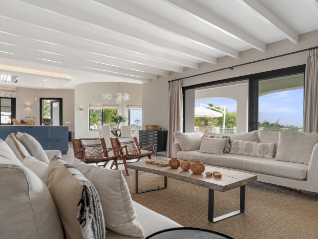 5 Bedrooms Villa in Benahavís