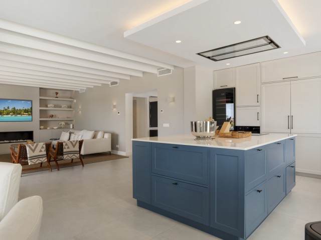 5 Bedrooms Villa in Benahavís