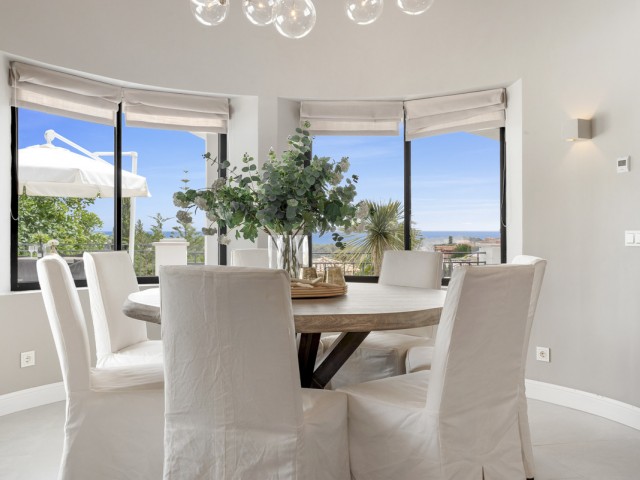 5 Bedrooms Villa in Benahavís