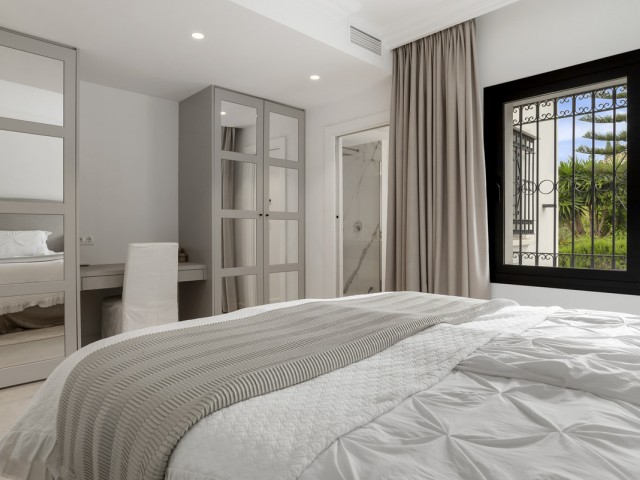 5 Bedrooms Villa in Benahavís