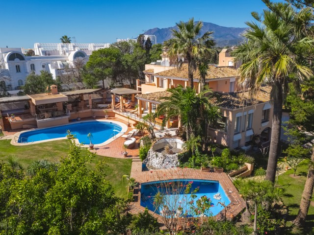 8 Soveroms Villa i New Golden Mile
