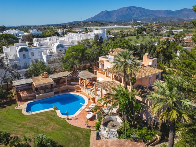 8 Bedrooms Villa in New Golden Mile