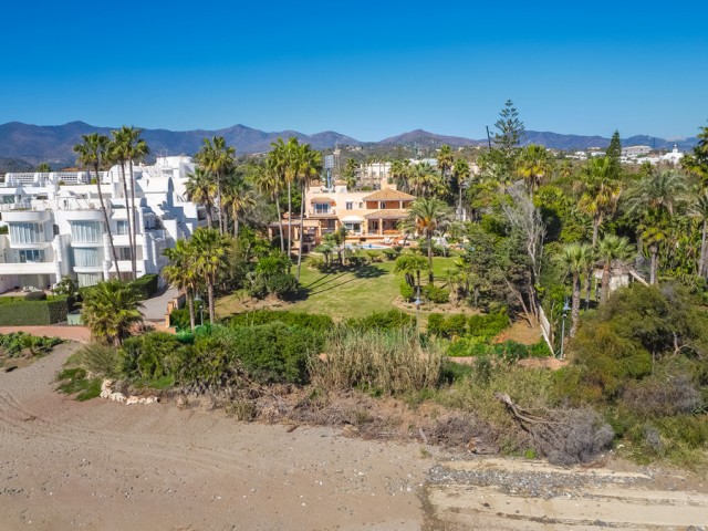 8 Bedrooms Villa in New Golden Mile