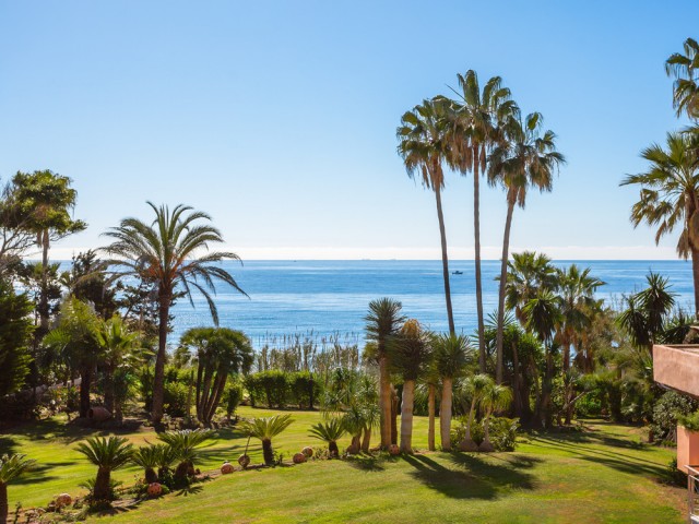 8 Bedrooms Villa in New Golden Mile