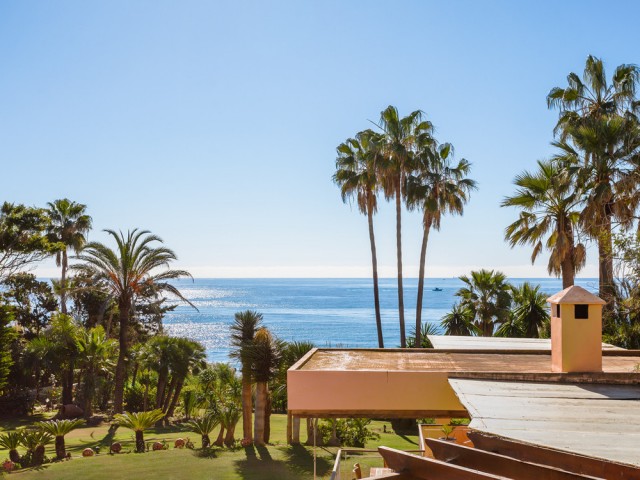 8 Bedrooms Villa in New Golden Mile