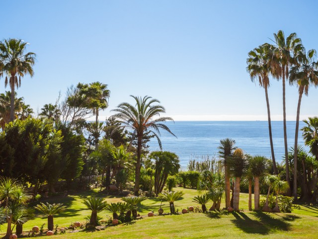 8 Bedrooms Villa in New Golden Mile