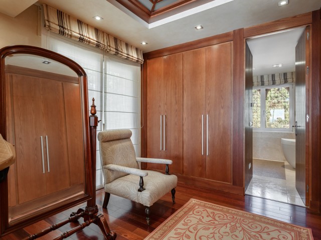 8 Makuuhuoneen Huvila New Golden Mile