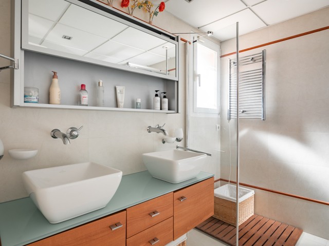 8 Makuuhuoneen Huvila New Golden Mile