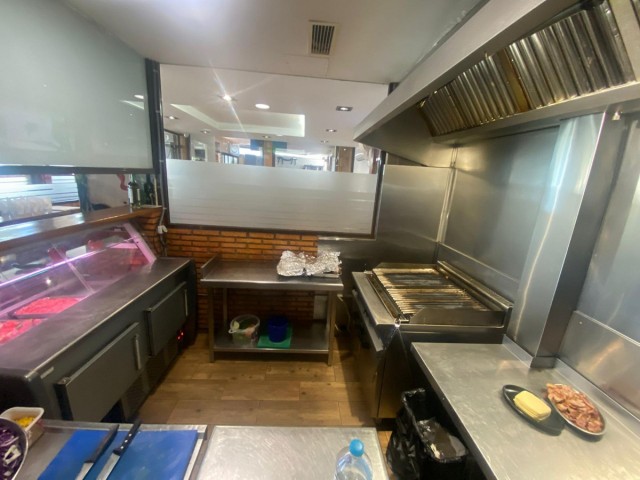 Comercial con 0 Dormitorios  en El Pinillo