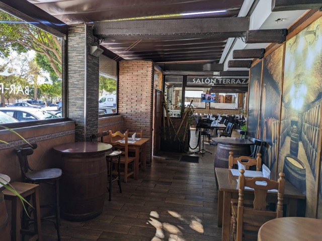 Comercial con 0 Dormitorios  en El Pinillo