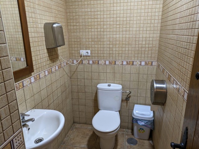 Comercial con 0 Dormitorios  en El Pinillo