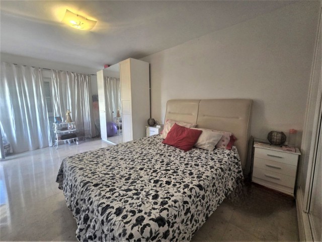 Villa con 4 Dormitorios  en Playamar