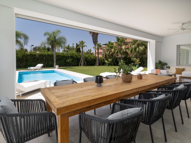 4 Bedrooms Villa in Guadalmina Baja