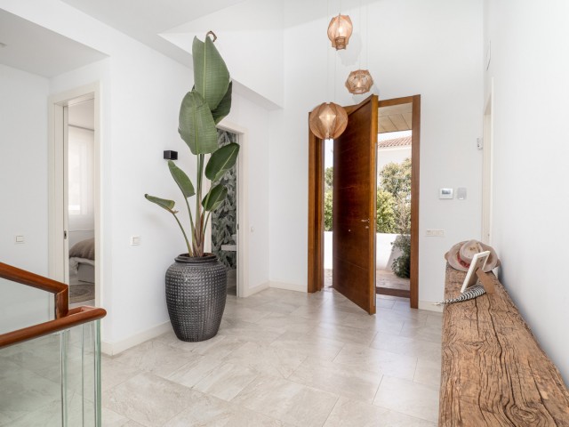 4 Bedrooms Villa in Guadalmina Baja