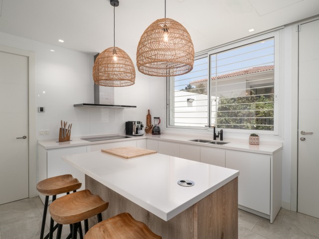 4 Bedrooms Villa in Guadalmina Baja