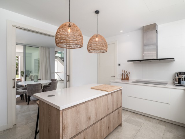 4 Bedrooms Villa in Guadalmina Baja