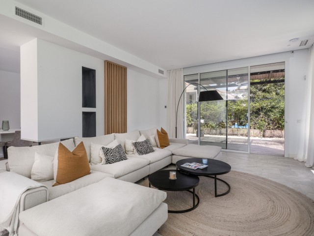 4 Bedrooms Villa in Guadalmina Baja