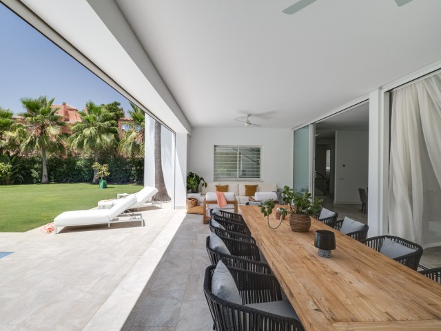 4 Bedrooms Villa in Guadalmina Baja