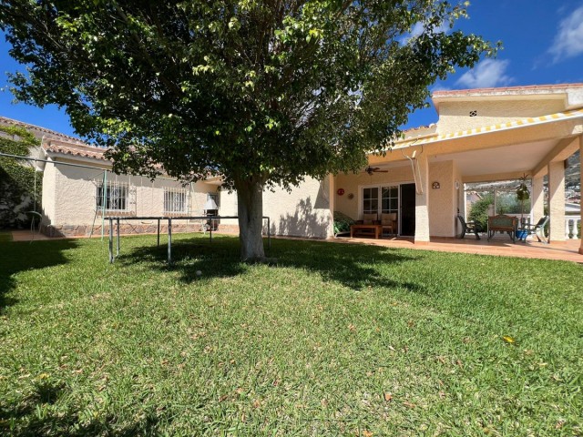 5 Bedrooms Villa in Benalmadena