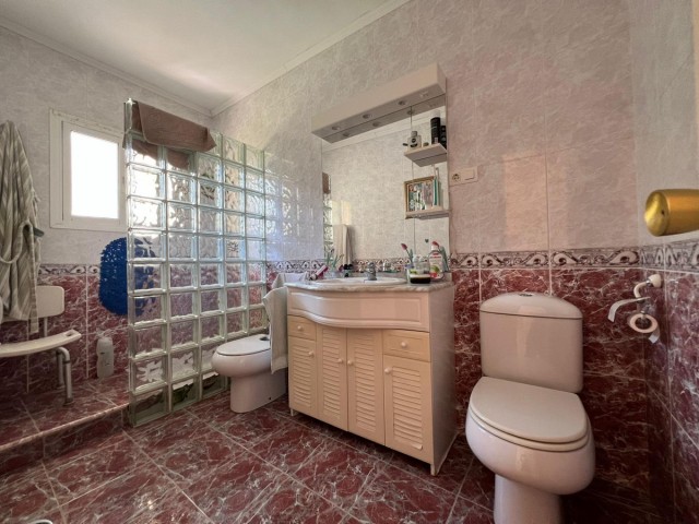 5 Bedrooms Villa in Benalmadena