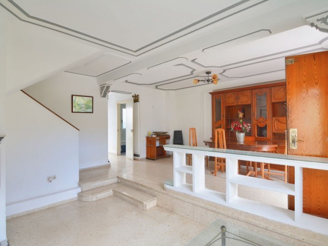 Maison mitoyenne avec 4 Chambres  à Fuengirola