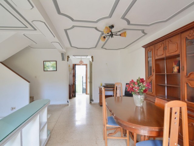 Maison mitoyenne avec 4 Chambres  à Fuengirola