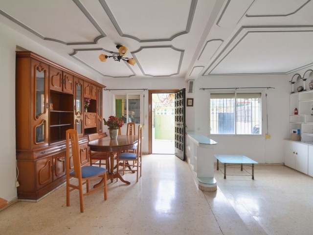Maison mitoyenne avec 4 Chambres  à Fuengirola