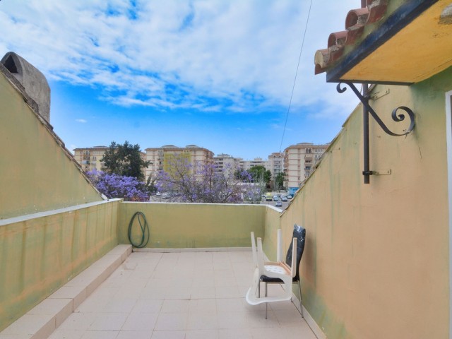 Maison mitoyenne avec 4 Chambres  à Fuengirola