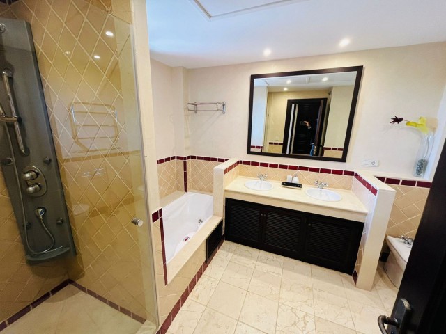 2 Bedrooms Townhouse in Sotogrande