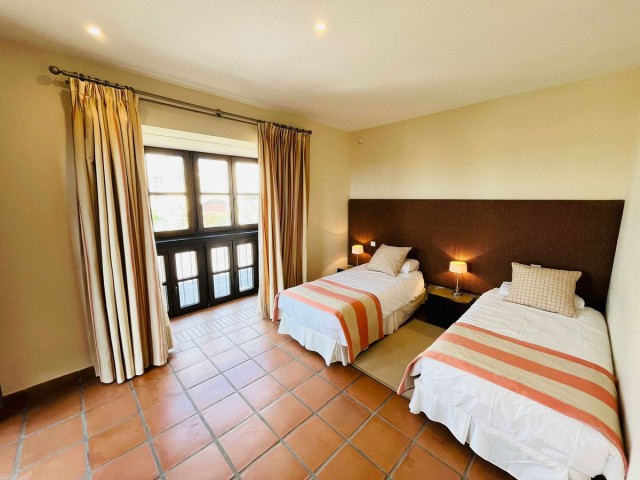 2 Bedrooms Townhouse in Sotogrande