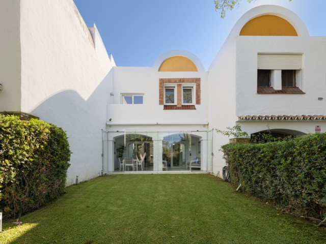 3 Slaapkamer Rijtjeshuis in Estepona
