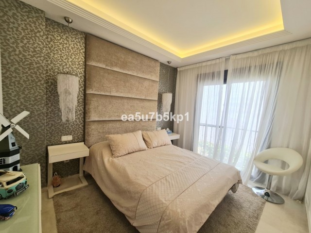 5 Bedrooms Townhouse in Marbella
