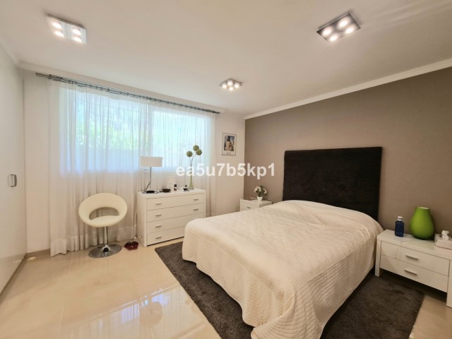 5 Bedrooms Townhouse in Marbella
