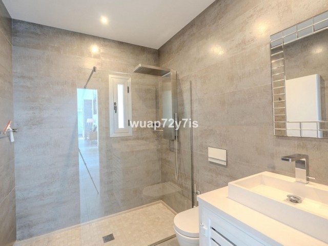 3 Soveroms Villa i Benahavís