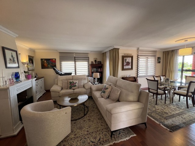 Villa con 8 Dormitorios  en Marbella