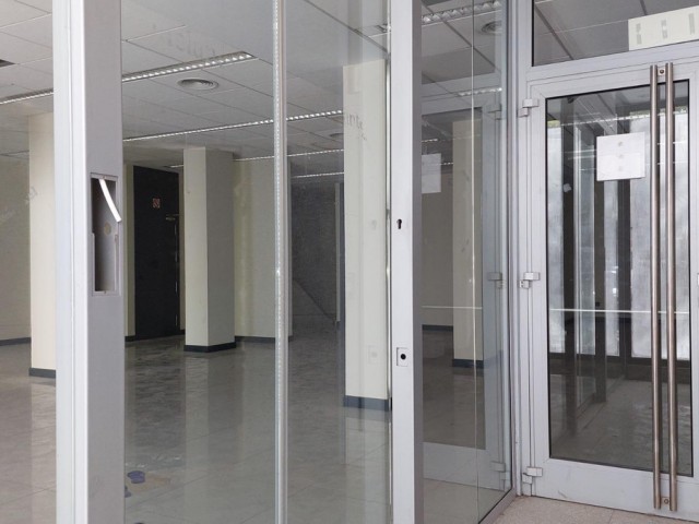 Commercial avec 0 Chambres  à Marbella