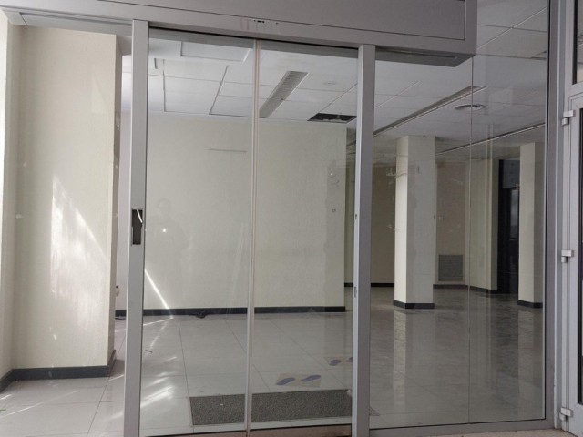 Commercial avec 0 Chambres  à Marbella