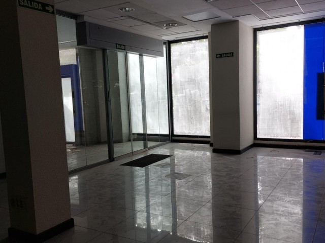 Commercial avec 0 Chambres  à Marbella