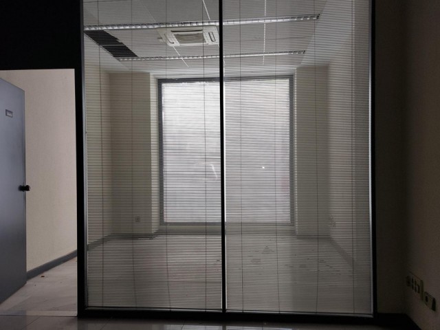 Commercial avec 0 Chambres  à Marbella