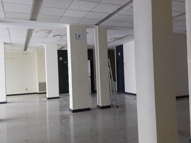 Commercial avec 0 Chambres  à Marbella