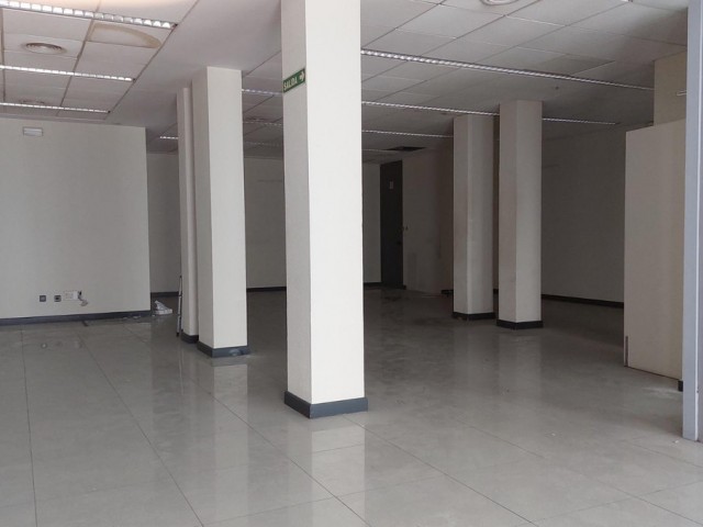 Commercial avec 0 Chambres  à Marbella