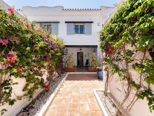 3 Bedrooms Townhouse in Nueva Andalucía