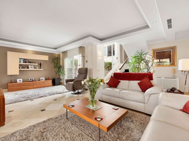 3 Bedrooms Townhouse in Nueva Andalucía