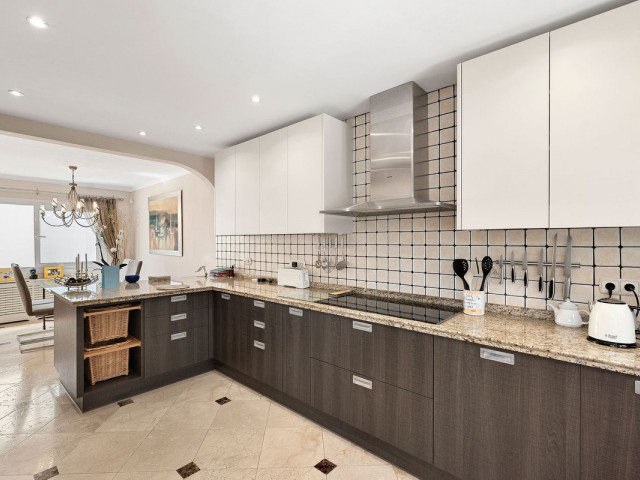 3 Bedrooms Townhouse in Nueva Andalucía
