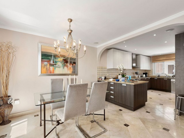 3 Bedrooms Townhouse in Nueva Andalucía
