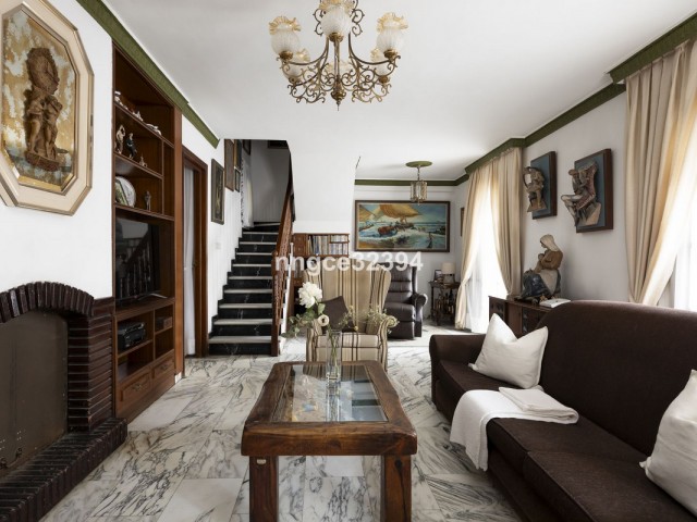 Villa con 8 Dormitorios  en San Pedro de Alcántara