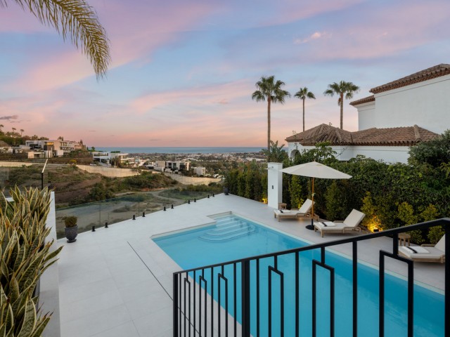 5 Makuuhuoneen Huvila La Quinta